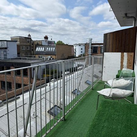 Cosy Private Room With Shared Bathroom Facilities Londra Esterno foto