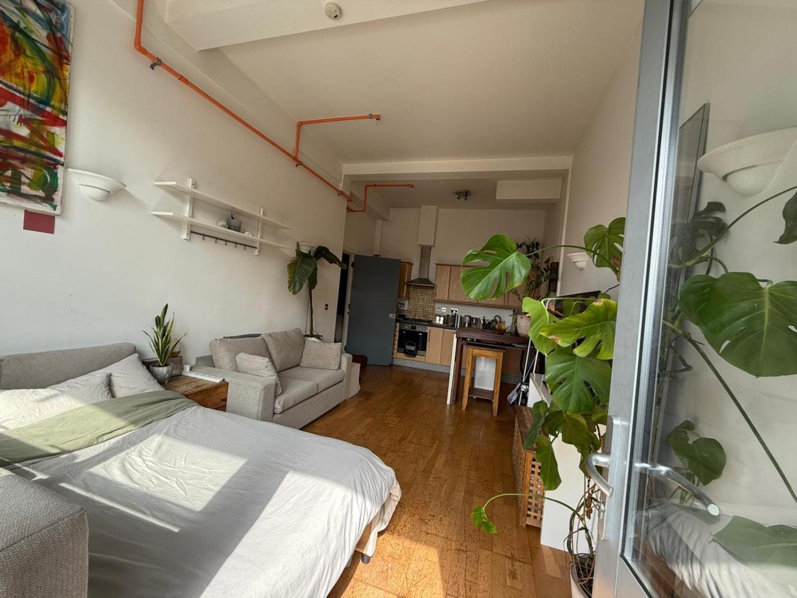 Cosy Private Room With Shared Bathroom Facilities Londra Esterno foto