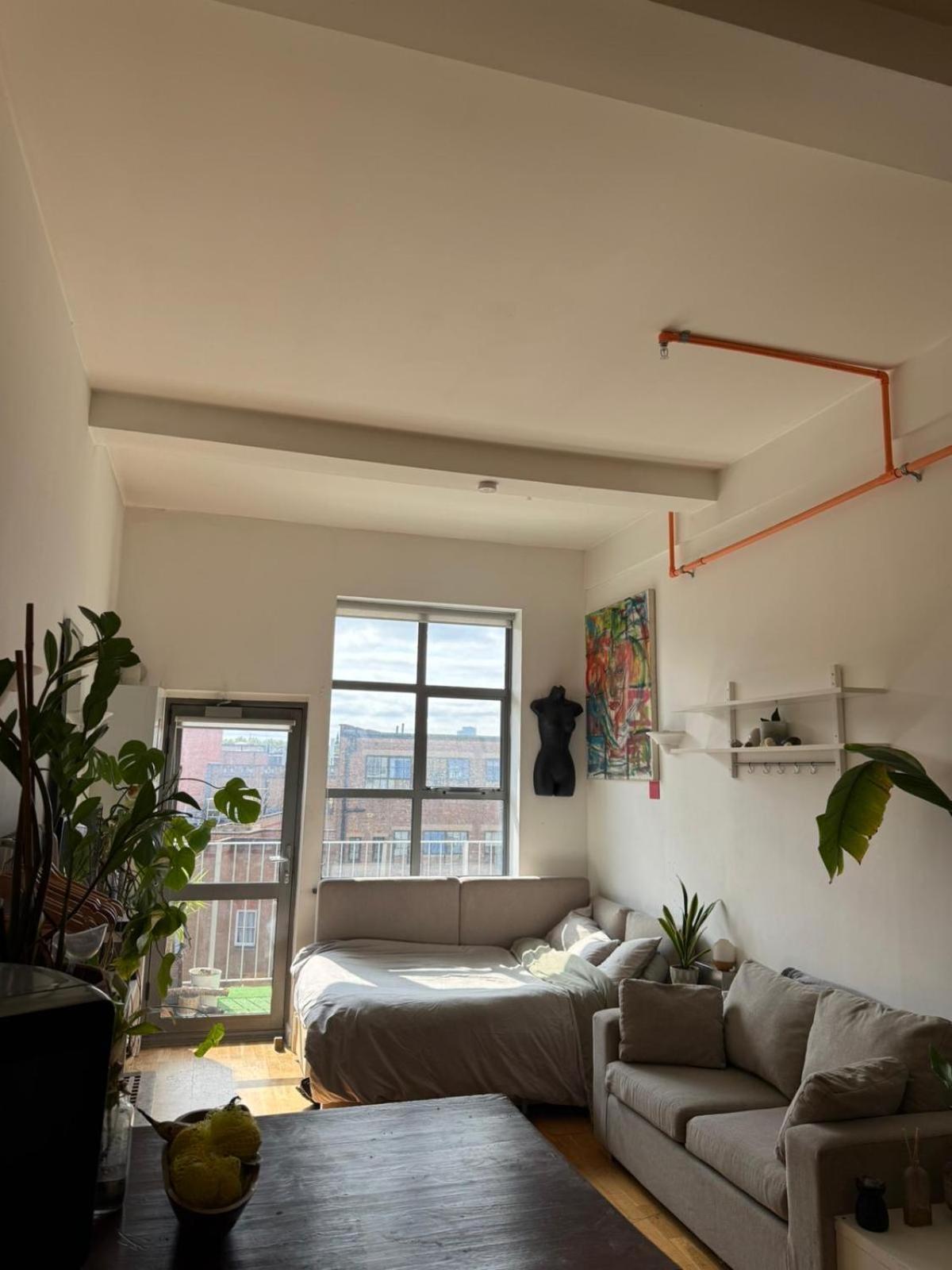 Cosy Private Room With Shared Bathroom Facilities Londra Esterno foto